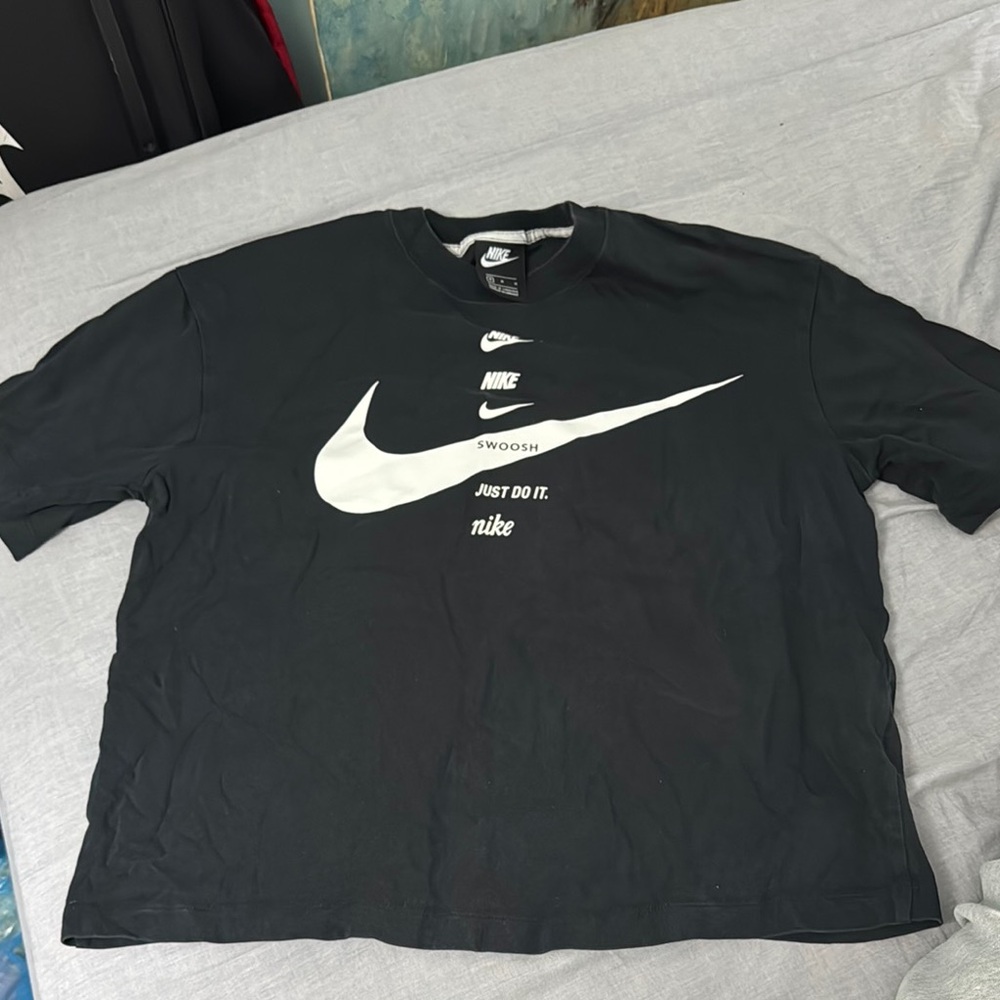 Nike Black and White Short Sleeve Tee